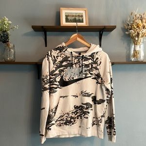 Nike Women’s hoodie | size M